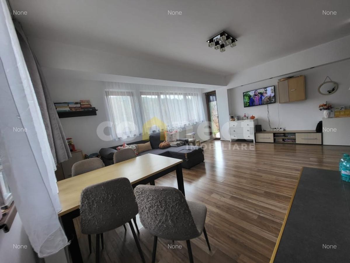 Apartament de 2 camere, semidecomandat, cu parcare. - 35