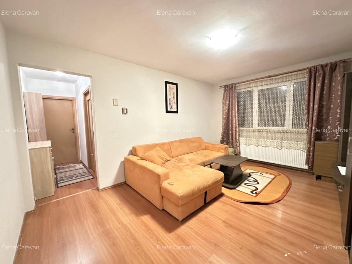Apartament spatios, 3 camere, etajul 3 - zona Cetatii - 1