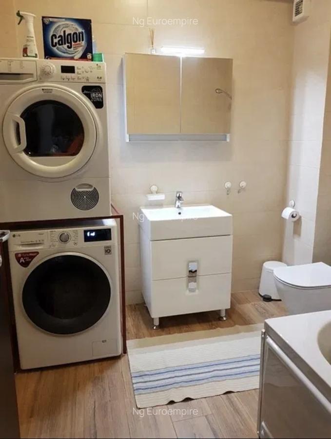 Apartament de  vanzare cu 4 camere, zona km 4-5 - 7