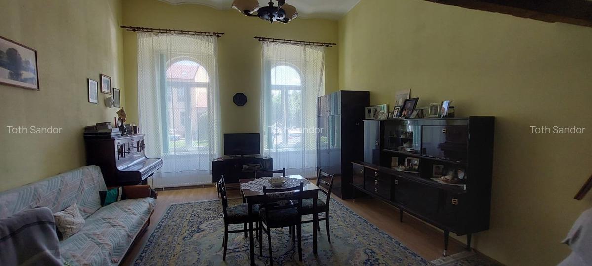 De vanzare ap.2 camere , curte comuna - P-ta Bolyai- langa Tribunal - 2