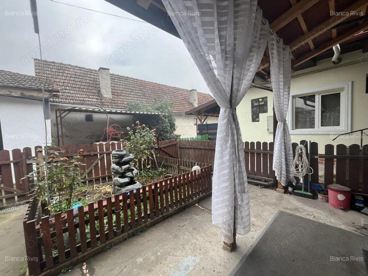 Casa cu 3 camere, curte comuna, zona Mehala - 2