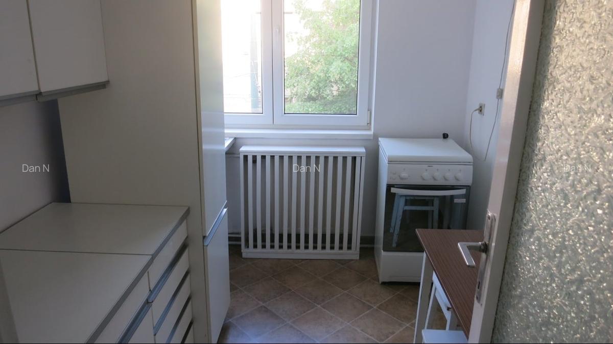 Apartament cu 3 camere semidecomandat în Central - 3