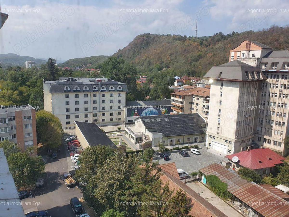 Apartament trei camere, zona Zavoi - 1