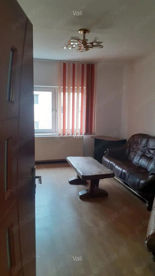 Particular ofer spre inchiriere ap 3 camere, str.Independentei - 10