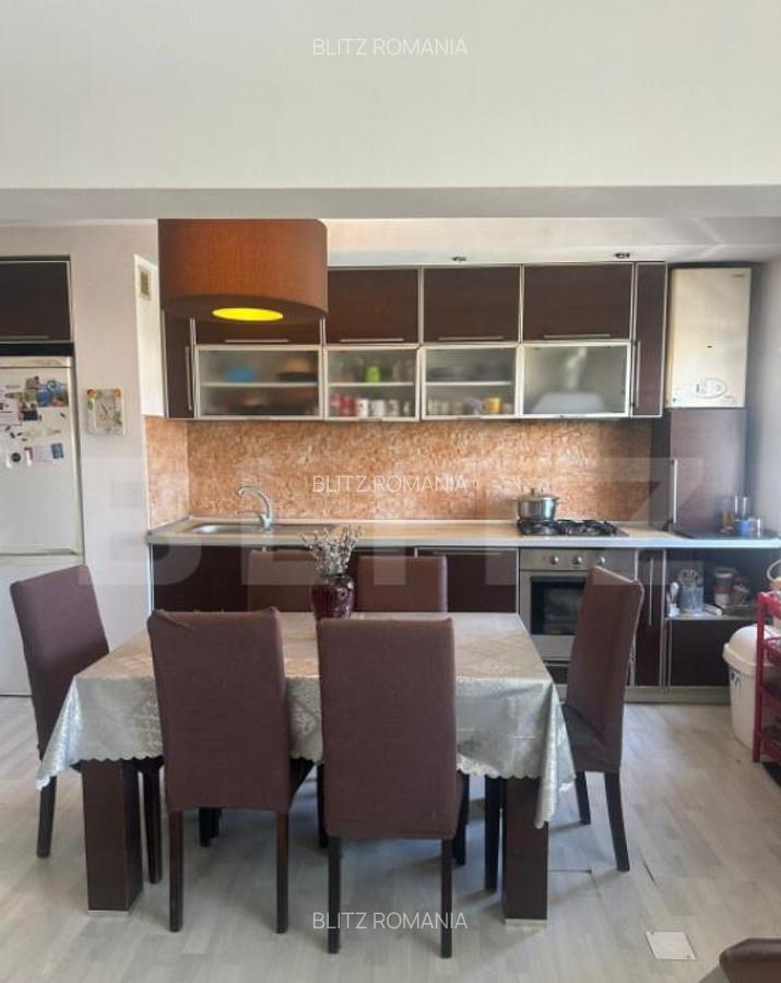 Apartament 4 camere, 2 bai, balcon, 81 mp, zona excelenta M - 5