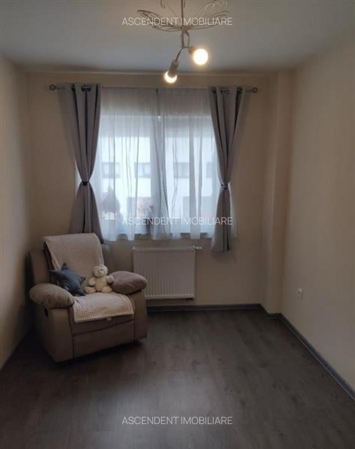 Apartament cu 3 camere decomandat în Tractorul - 7