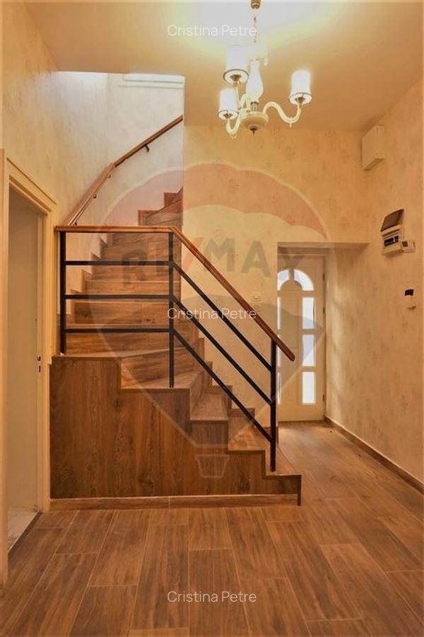 Casa / Vila cu 7 camere de vanzare in zona Bucurestii Noi - 10