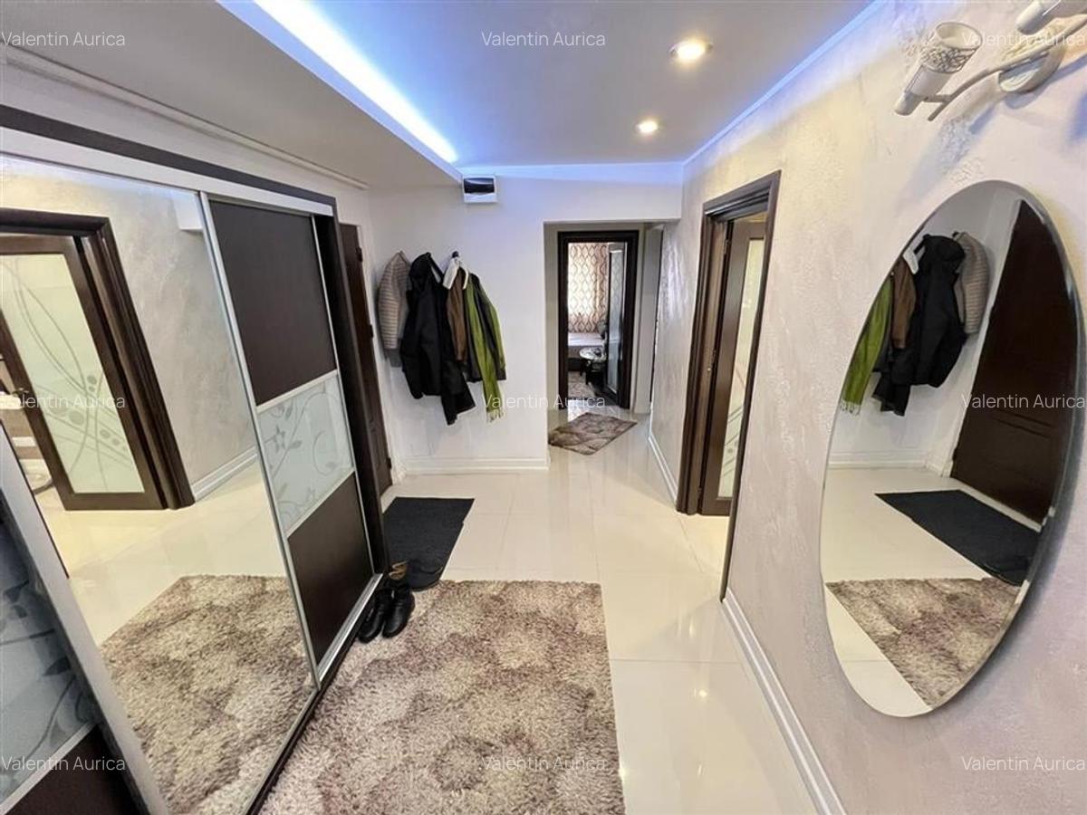 Apartament 3 camere, etaj 2, zona Centrala - Piata - Independentei - 12