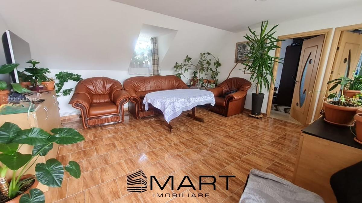Casa formata din doua apartamente, cu curte de 450 mp, in zona Trei Stejari - 8