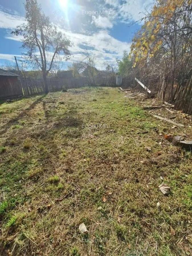 Casa batraneasca de vanzare Comane?ti, cartier Straja la 5 minute de ora? - 3