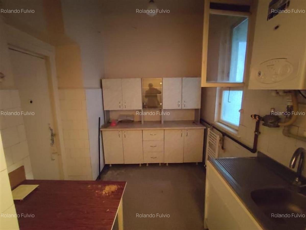 Vanzare apartament 3 camere in bloc mic, Polona - 9