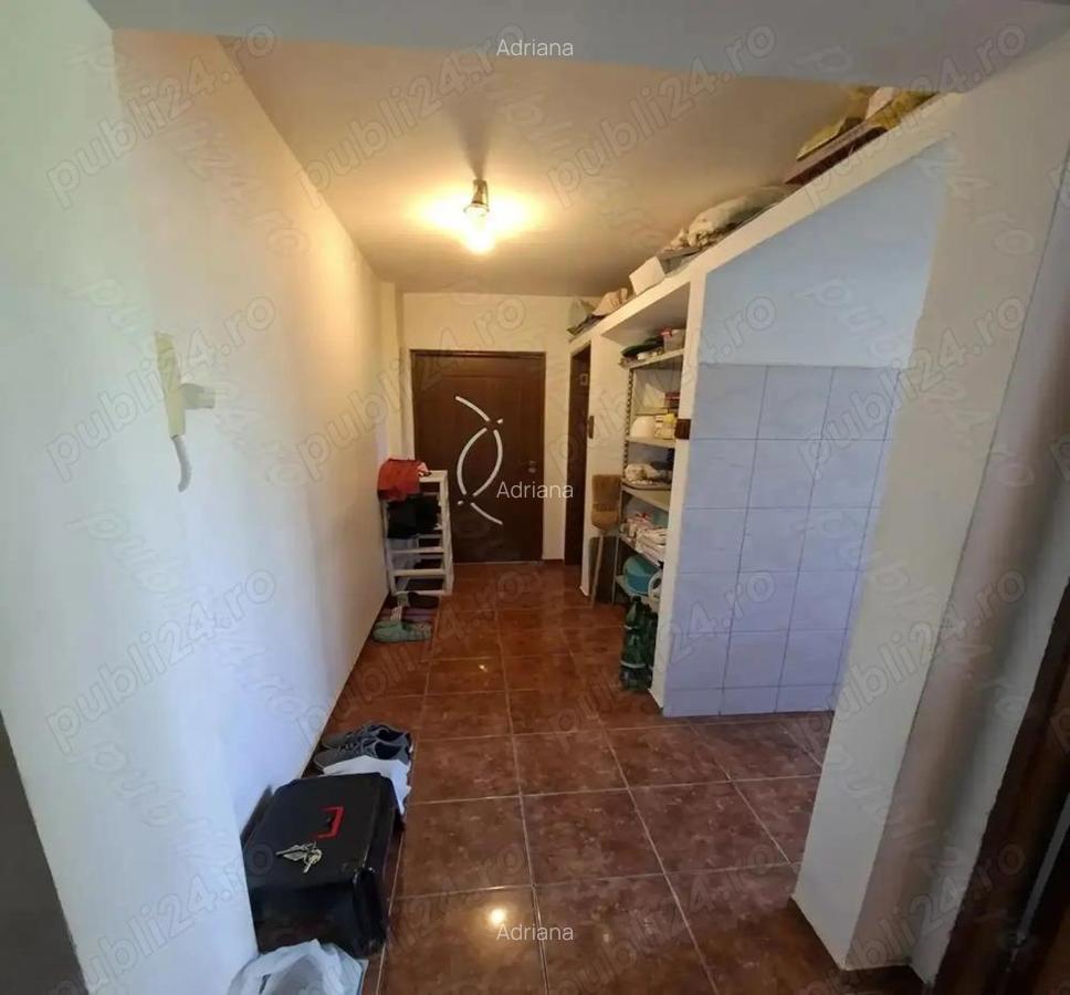 De vanzare apartament cu 3 camere, decomandat, situat in zona Lunei . Apartamentul se afla la etajul - 11