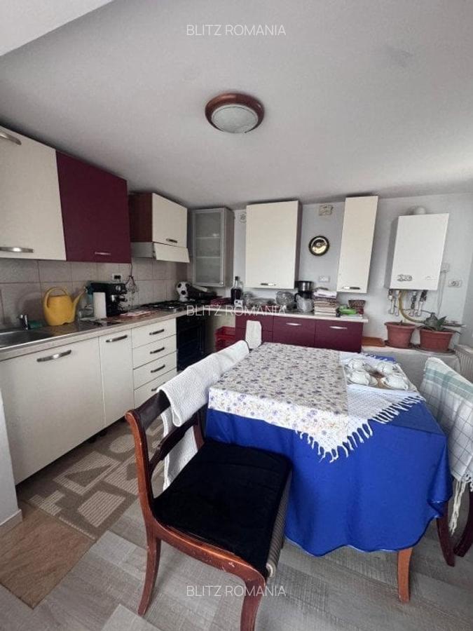 Casa zona centrala 300mp, 700mp teren, Radauti - 13