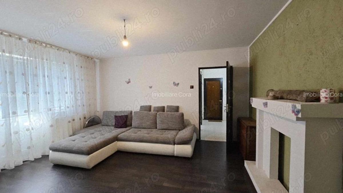 Apartament 2 camere de vanzare, cart. Rogerius - 2