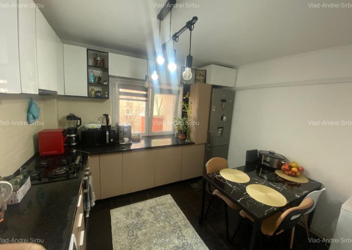 Apartament cu 3 camere decomandat, mobilat în 13 Septembrie - 4