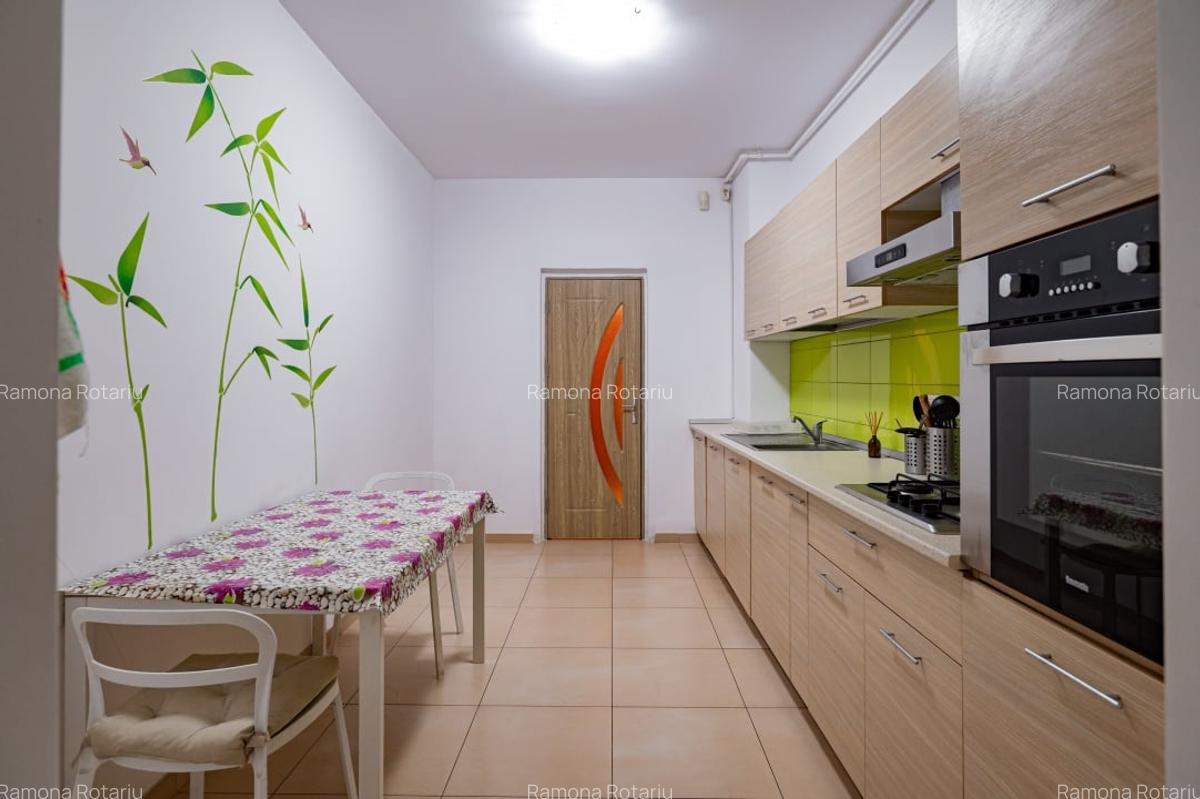 3 camere, 115 mp, Mamaia, zona centrala, pret sub media zonei (1350 euro/mp)! - 15 3 camere, 115 mp, Mamaia, zona centrala, pret sub media zonei (1350 euro/mp)! - 15