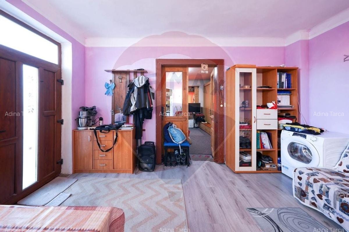 2 case cu curte proprie - locatie centrala - 8
