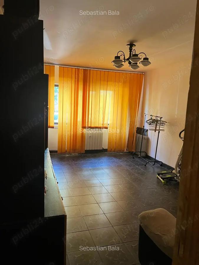 Apartament spa?ios cu 3 dormitoare + living 70 mp2 - 9