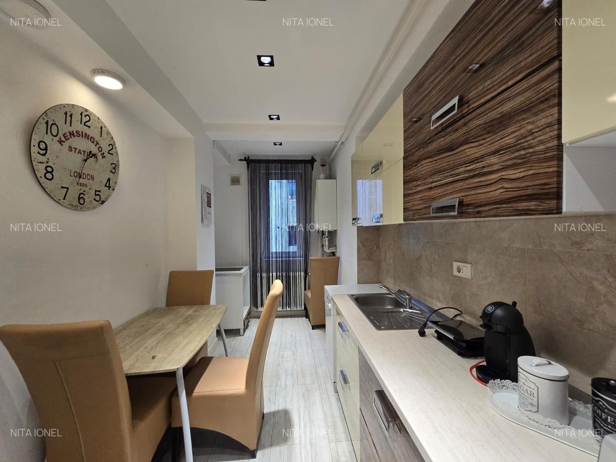 Aparatorii Patriei-3 cam,decomandat,et. 1,supr. 90 mp. loc parcare,an 2017 - 23