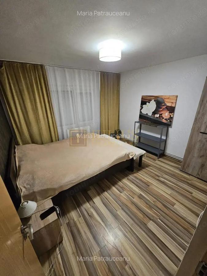 Parter inalt, centrala proprie- in spate la Hotel Strelitia - 7