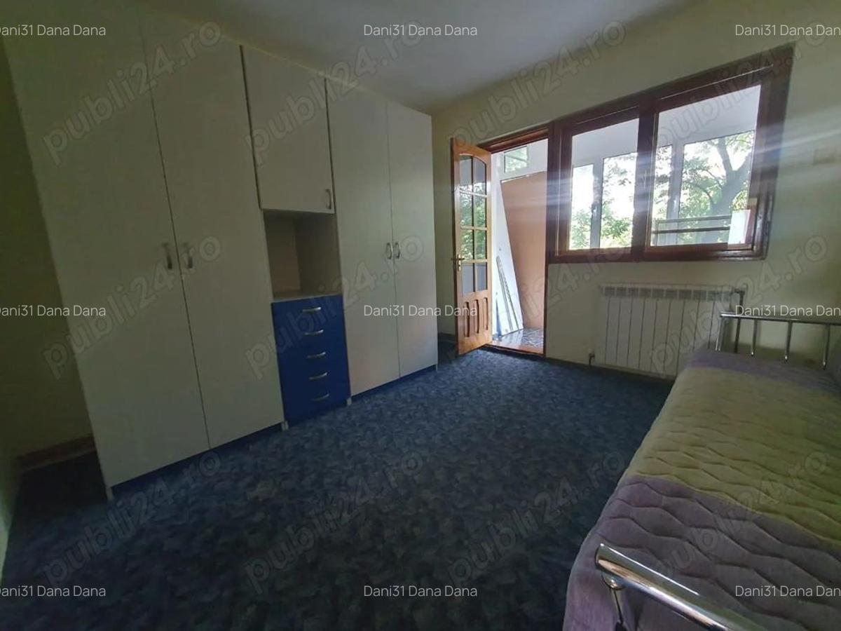 De vanzare apartament 3 camere etaj 1 POD ROS (fara risc seismic) - 1