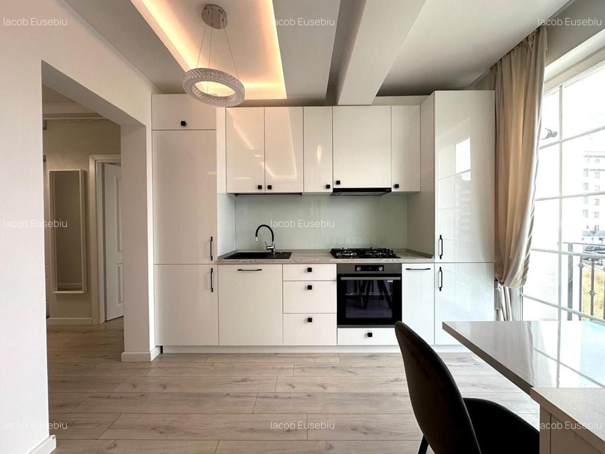 Apartament cu 3 camere semidecomandat, mobilat în Păcurari - 3