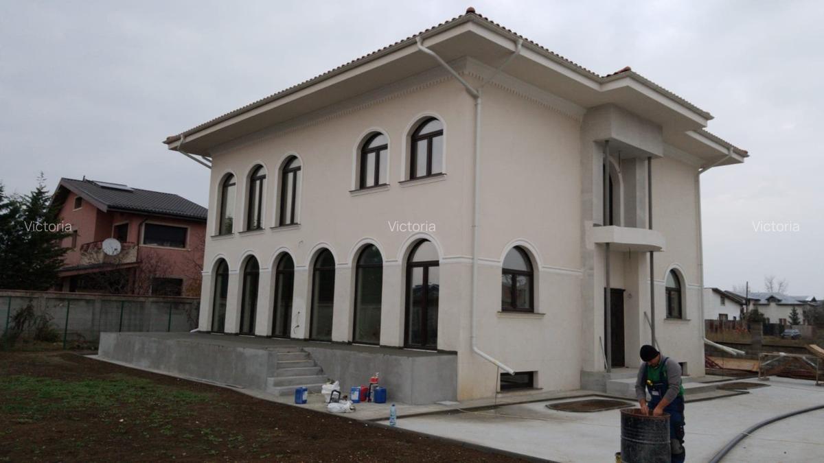 Casă cu 7 camere în Sisești - 2