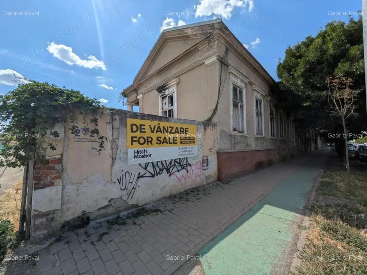 De vanzare teren 1.714 mp cu cladire monument istoric - 2