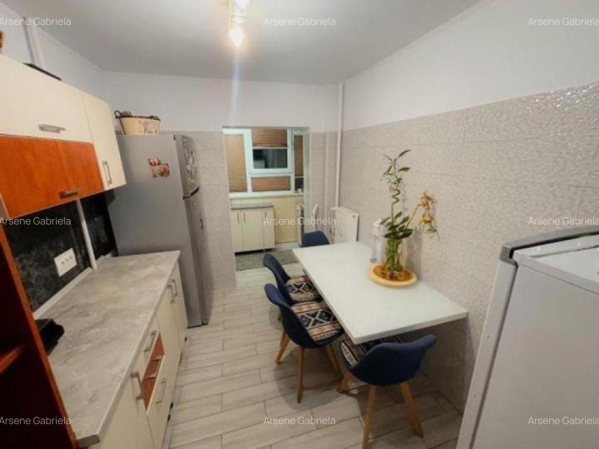 De vanzare apartament 4 camere/ Bld Chisinau - 9