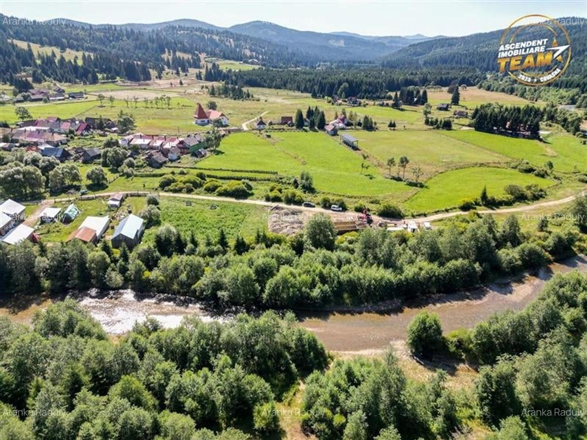 FILM! Context favorabil:Teren intravilan, 5.500mp, zona pitoreasca Comandau - 1