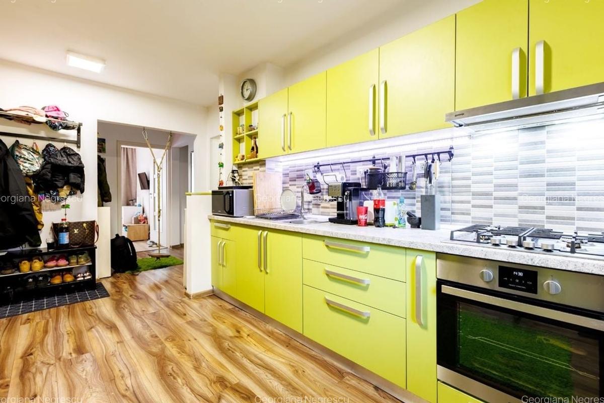 Girocului | 3 camere | Decomandat | Balcon | 2 băi | Centrală proprie - 10