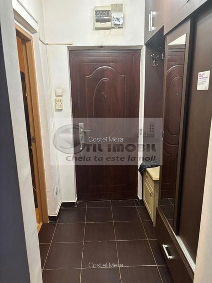 Apartament cu 3 camere semidecomandat în Podu Roș - 8
