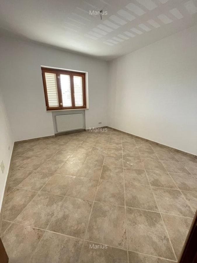 Casă cu 4 camere în Dumbrăvița - 11