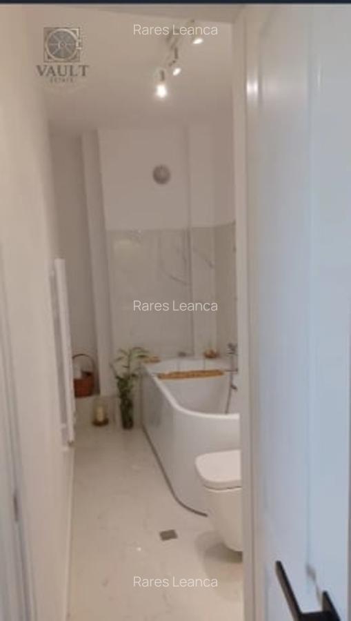 Apartament 4 camere - CENTRALA PROPRIE - VEDERE CATRE PALATUL PARLAMENTULUI - 7