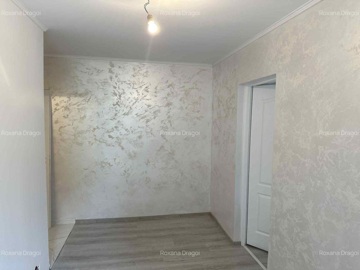 Apartament cu 3 camere decomandat în Trafic Greu - 2