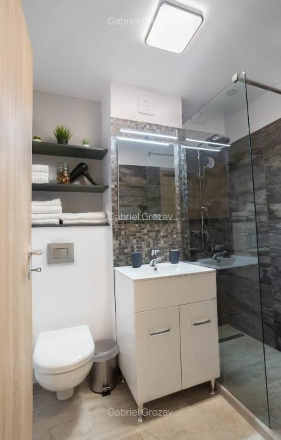 Apartament cu 3 camere semidecomandat în Central - 4