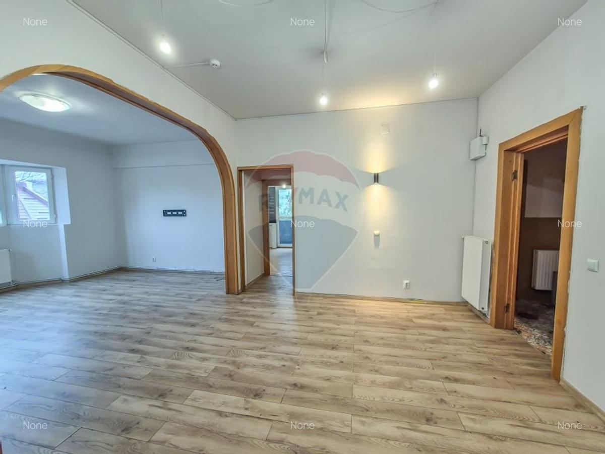 Apartament cu 4 camere de inchiriat, situat in zona Armenesca - 1