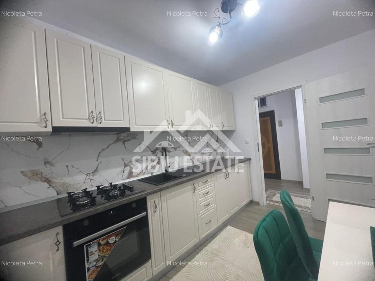 Apartament de vanzare cu 2 camere decomandat, etaj 2, pivnita- Cartierul Strand - 5