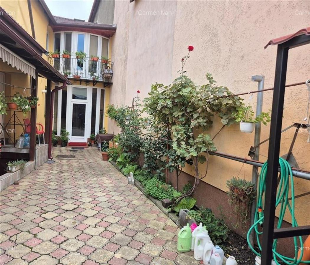 Casa 4 camere + spatiu comercial 55 mp, zona centrala - 1