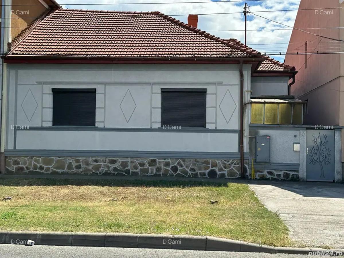 Vand casa in Bujac cu fundatie din piatra de codru - 1