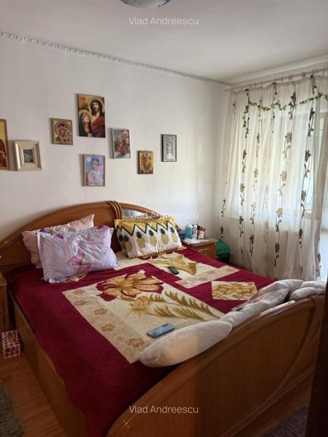 De vanzare apartament cu 3 camere - 2
