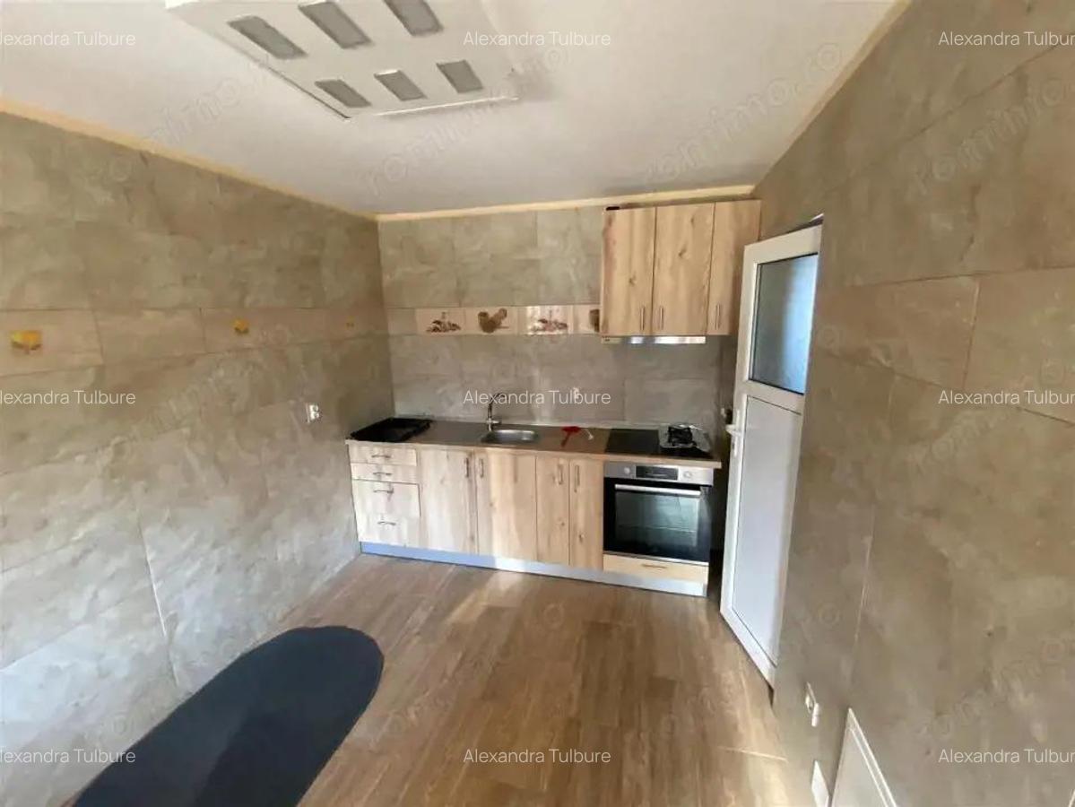 Casa cu 6 camere, 240 mp utili, 3 bai, curte 100 mp, panouri fotovoltaice, Tauti - 9