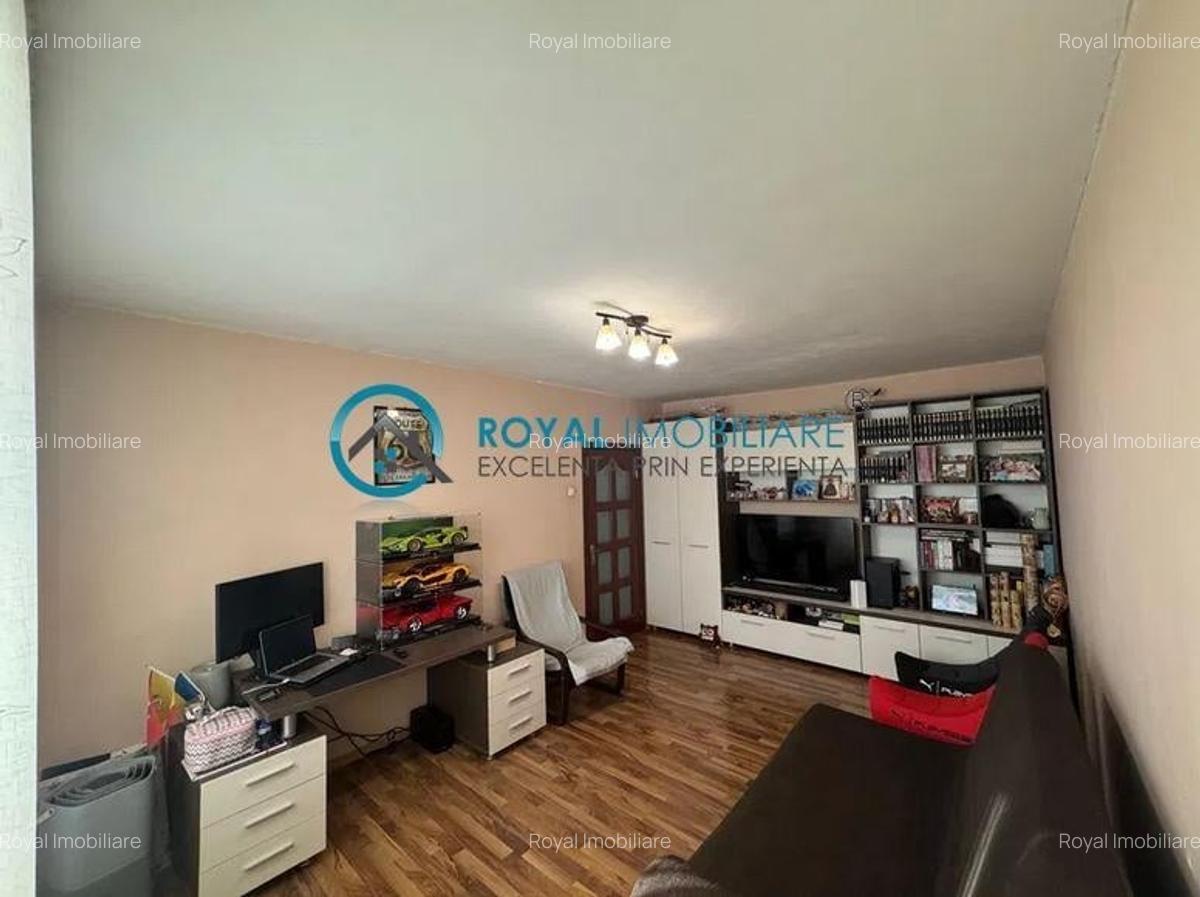 Royal Imobiliare - Vanzare apartament 2 camere zona Vest - 2
