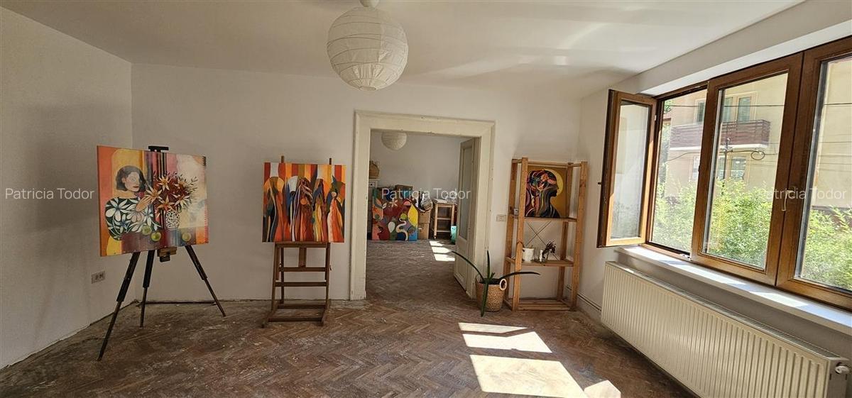 Casa cu curte si parcare in Schei - 2