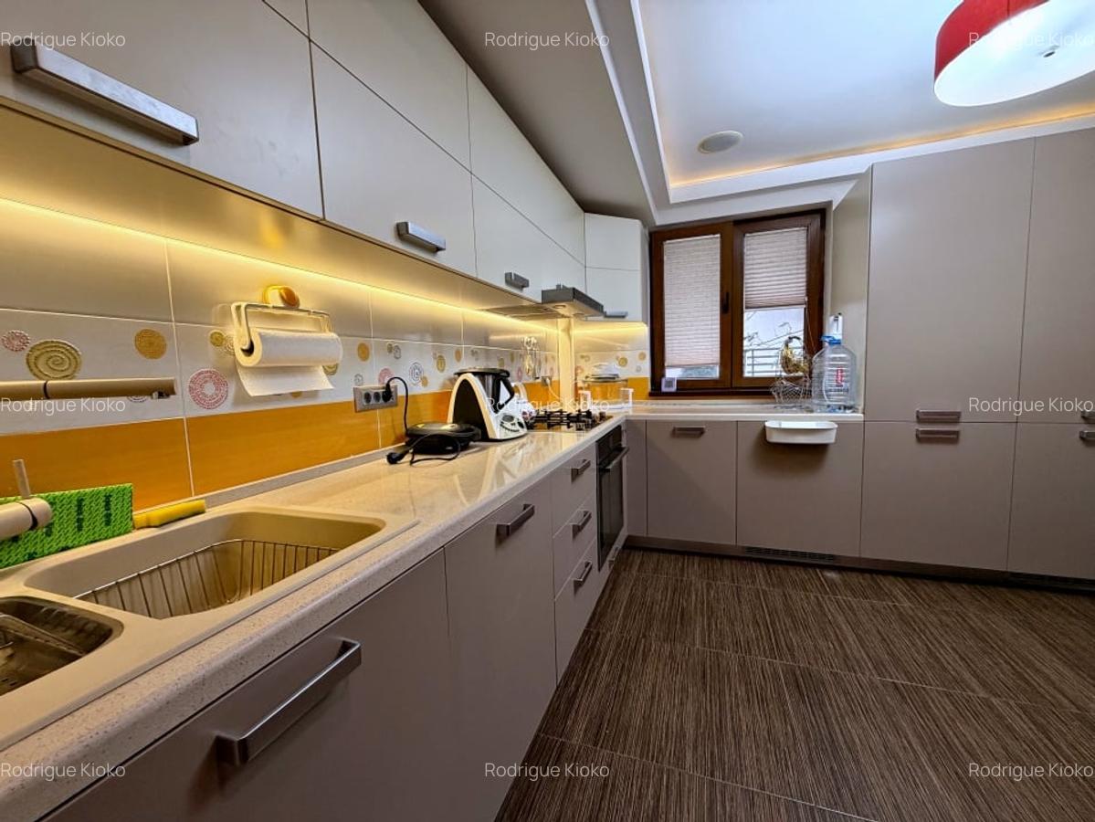 3 cam - 143 mp - Et.1/3 - 2 bai, 2 balcoane – Ghencea, An 2009 - 8