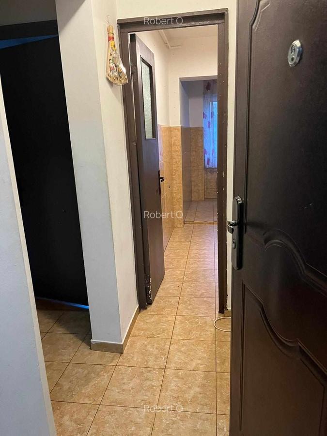 MALU ROSU garsoniera mobilata  1/4  la 280 euro/luna - 4