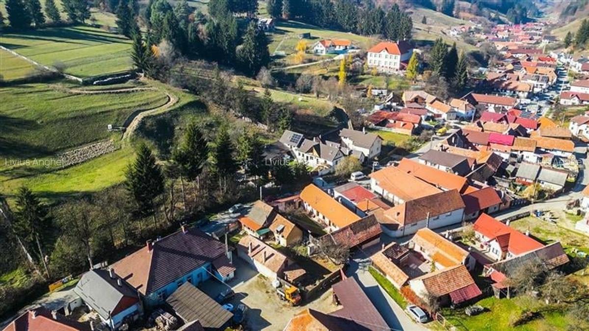 Resedinta traditionala saseasca restaurata, situata in inima localitatii - FILM! - 1