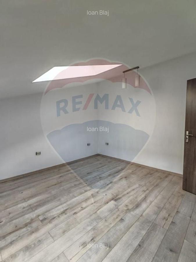 Apartament cu 4 camere de vanzare in zona Bartolomeu - 13
