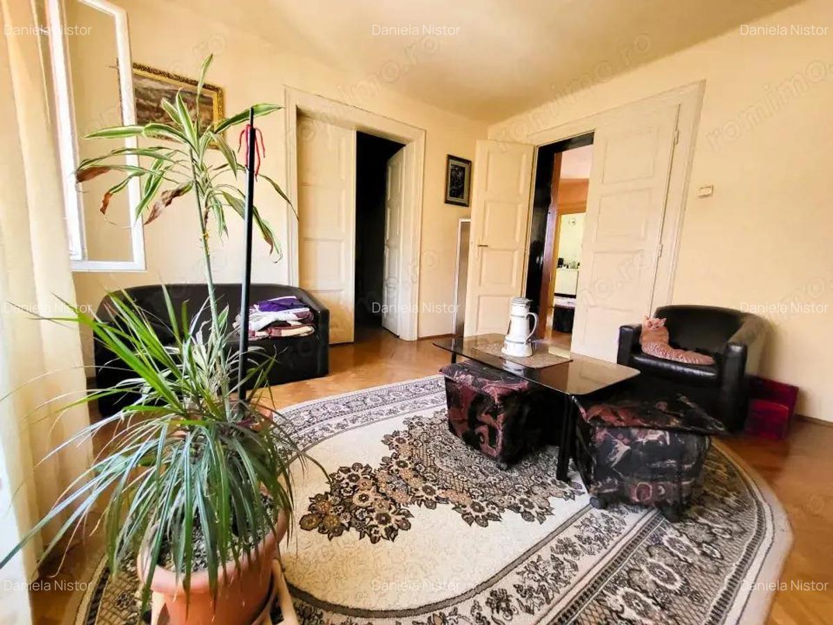 Casa 8 Camere, 3 Apartamente, Singur in curte - 10