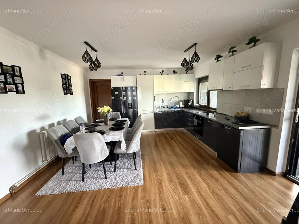 Casa de vanzare cu 7 camere - 2